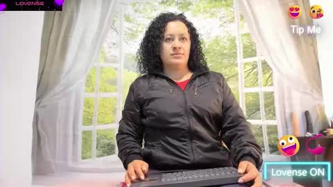 Snapshot of nikol32__ chatting on 10.01.25 dayan online show from 10.01.25