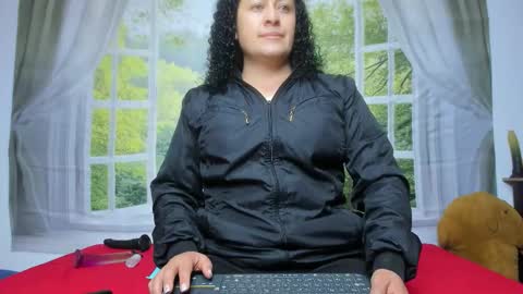 Snapshot of nikol32__ chatting on 10.08.25 dayan online show from 10.08.25