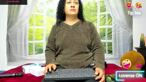 Snapshot of nikol32__ chatting on 10.13.25 dayan online show from 10.13.25