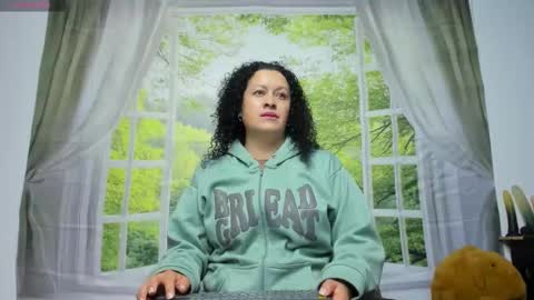 Snapshot of nikol32__ chatting on 10.15.25 dayan online show from 10.15.25