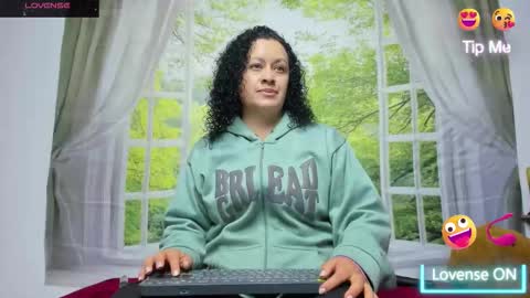 Snapshot of nikol32__ chatting on 10.16.25 dayan online show from 10.16.25