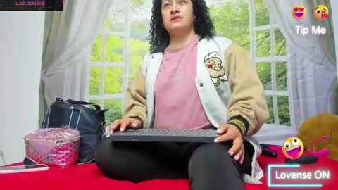 Snapshot of nikol32__ chatting on 10.21.25 dayan online show from 10.21.25