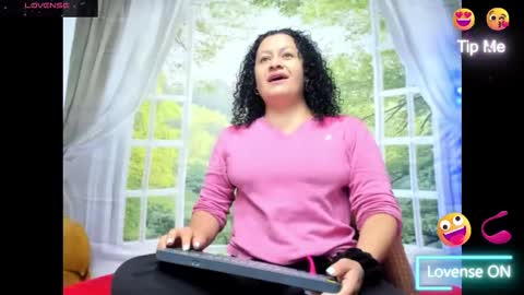 Snapshot of nikol32__ chatting on 11.10.25 dayan online show from 11.10.25