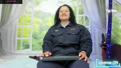 Snapshot of nikol32__ chatting on 11.29.25 dayan online show from 11.29.25