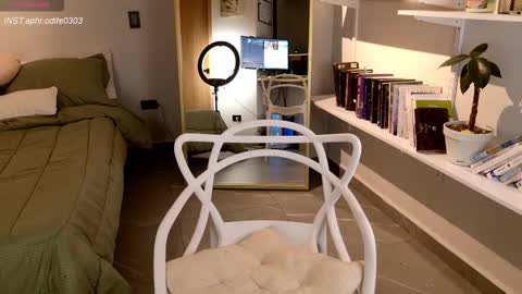 Snapshot of nikol_je chatting on 12.13.25 Nicole cam online show from 12.13.25