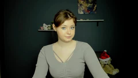 Snapshot of nikol_kitt chatting on 01.21.25 Little Niko Help me reach my goals online show from 01.21.25