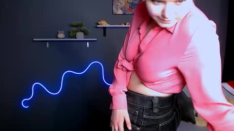 Snapshot of nikol_kitt chatting on 02.09.25 Little Niko Help me reach my goals online show from 02.09.25