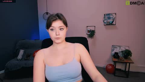 Snapshot of nikol_kitt chatting on 03.08.25 Little Niko Help me reach my goals online show from 03.08.25