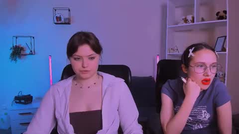 Snapshot of nikol_kitt chatting on 11.09.25 Little Niko Help me reach my goals online show from 11.09.25