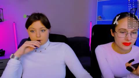 Snapshot of nikol_kitt chatting on 11.12.25 Little Niko Help me reach my goals online show from 11.12.25