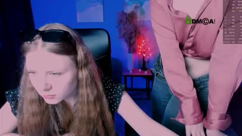 Snapshot of nikol_kitt chatting on 11.14.25 Little Niko Help me reach my goals online show from 11.14.25