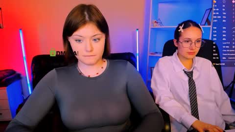 Snapshot of nikol_kitt chatting on 11.15.25 Little Niko Help me reach my goals online show from 11.15.25