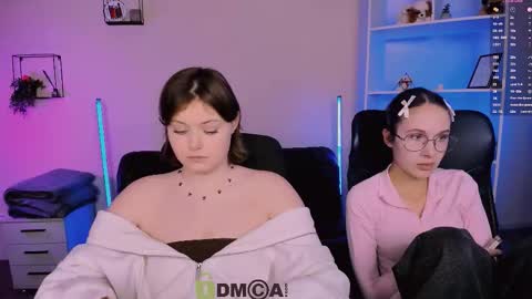 Snapshot of nikol_kitt chatting on 11.16.25 Little Niko Help me reach my goals online show from 11.16.25