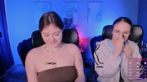 Snapshot of nikol_kitt chatting on 11.22.25 Little Niko Help me reach my goals online show from 11.22.25