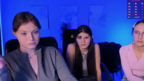 Snapshot of nikol_kitt chatting on 11.23.25 Little Niko Help me reach my goals online show from 11.23.25