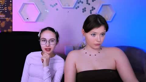 Snapshot of nikol_kitt chatting on 11.30.25 Little Niko Help me reach my goals online show from 11.30.25