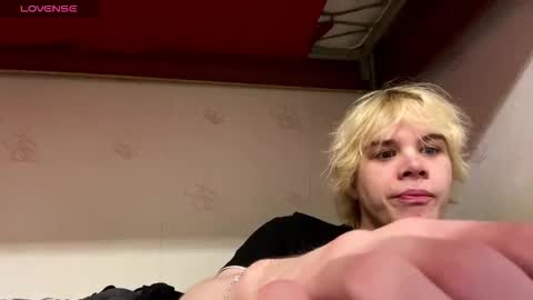 Snapshot of nikolasbucks chatting on 12.17.25 nikolasbucks online show from 12.17.25