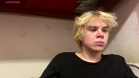 Snapshot of nikolasbucks chatting on 12.18.25 nikolasbucks online show from 12.18.25