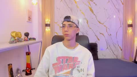 Snapshot of nikolay_gregori chatting on 04.19.26 online show from 04.19.26