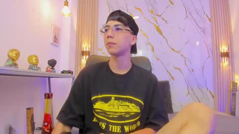 Snapshot of nikolay_gregori chatting on 04.24.26 online show from 04.24.26