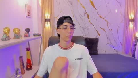Snapshot of nikolay_gregori chatting on 04.29.26 online show from 04.29.26