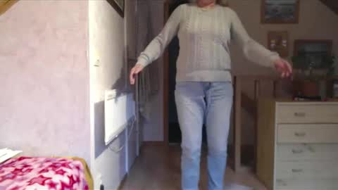 Nikole1 online show from 12.22.25