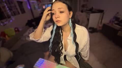 nikoli_naw online show from 10.28.25