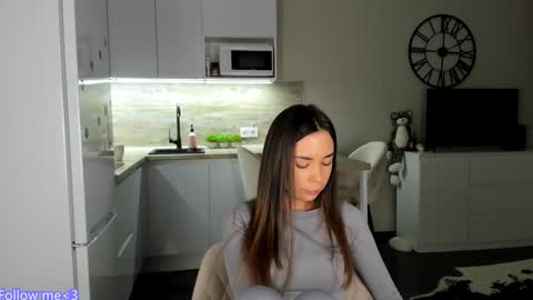 Snapshot of nilliluv chatting on 12.26.24 Bella online show from 12.26.24
