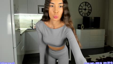 Snapshot of nilliluv chatting on 12.31.24 Bella online show from 12.31.24