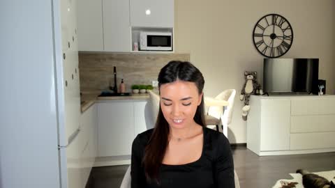 Snapshot of nilliluv chatting on 01.20.25 Bella online show from 01.20.25