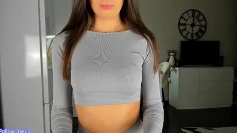Snapshot of nilliluv chatting on 01.24.25 Bella online show from 01.24.25