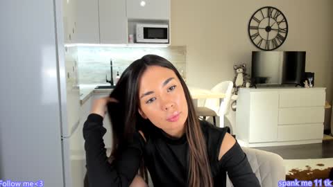Snapshot of nilliluv chatting on 02.04.25 Bella online show from 02.04.25