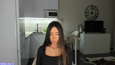 Snapshot of nilliluv chatting on 03.05.25 Bella online show from 03.05.25
