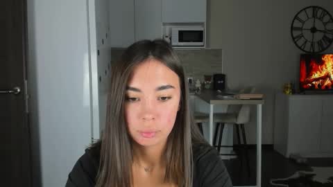 Snapshot of nilliluv chatting on 10.12.25 Bella online show from 10.12.25
