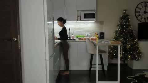 Bella online show from 12.13.25