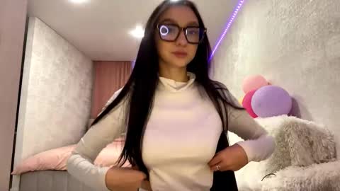 Snapshot of nilsamazuo chatting on 11.21.25 Margot online show from 11.21.25