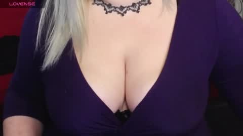 Snapshot of nimphoteasex chatting on 11.10.25 Blonde Nimpho online show from 11.10.25