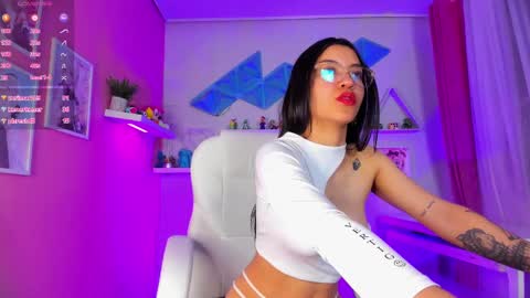 Snapshot of nina__dixon chatting on 01.22.25 Nina online show from 01.22.25