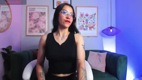 Snapshot of nina__dixon chatting on 02.08.25 Nina online show from 02.08.25