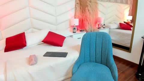 nina__ford online show from 10.31.25