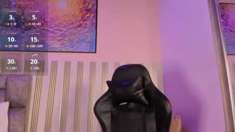 Snapshot of nina_glow_ chatting on 08.01.26 nina_glow_ online show from 08.01.26