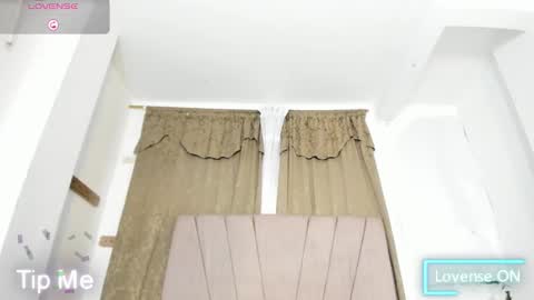 nina_keller_ online show from 11.28.25