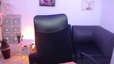 nina_petitte online show from 05.10.26