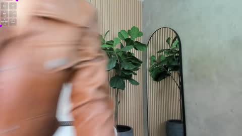 Snapshot of nina_soul chatting on 12.02.24 NINA online show from 12.02.24