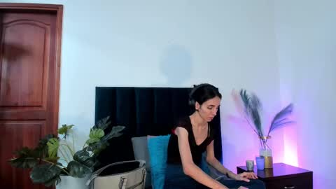 Nina online show from 10.10.25