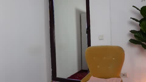 NinaCrystal online show from 11.04.25