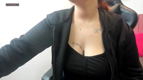 Snapshot of ninacurves chatting on 03.04.26 Nina online show from 03.04.26