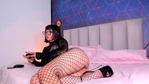 Snapshot of ninaevanss chatting on 02.11.25 Alisson online show from 02.11.25