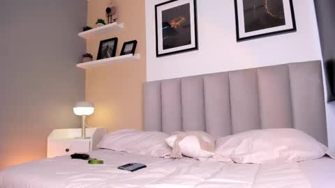 Snapshot of ninaevanss chatting on 02.21.25 Alisson online show from 02.21.25