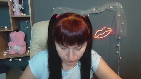 Snapshot of ninaflawlees chatting on 09.18.25 ninaflawlees online show from 09.18.25